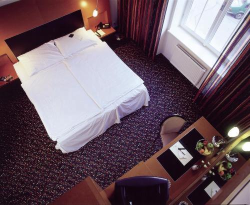فندق براغفي  فندق ثاترينو الغرفة الصورة